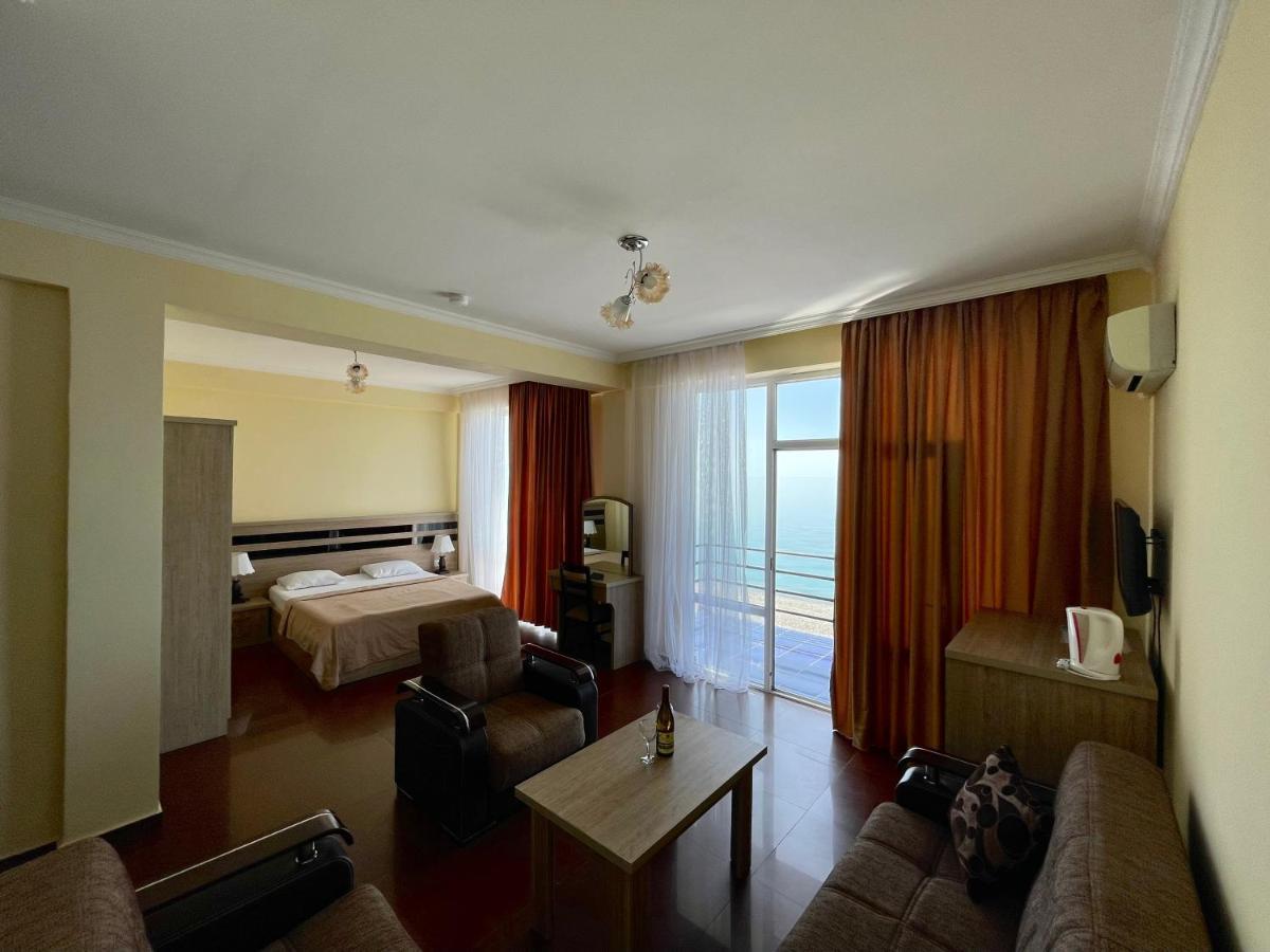 Hotel Lazuri In Кваріаті Екстер'єр фото