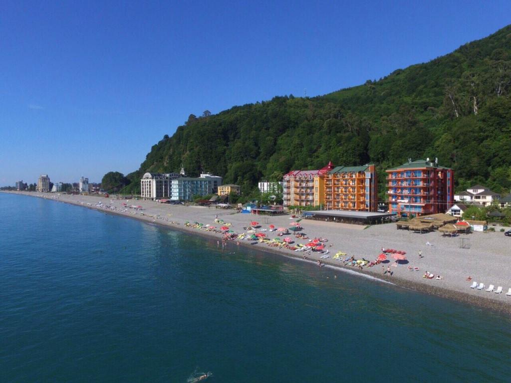 Hotel Lazuri In Кваріаті Екстер'єр фото