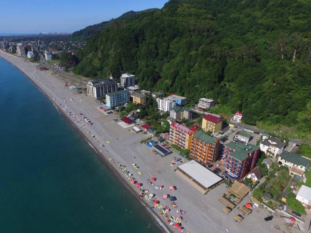 Hotel Lazuri In Кваріаті Екстер'єр фото