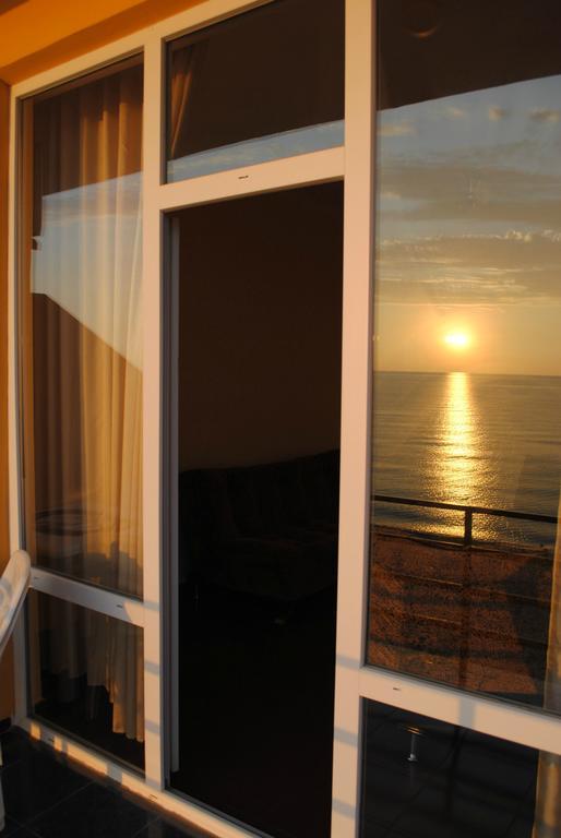 Hotel Lazuri In Кваріаті Екстер'єр фото