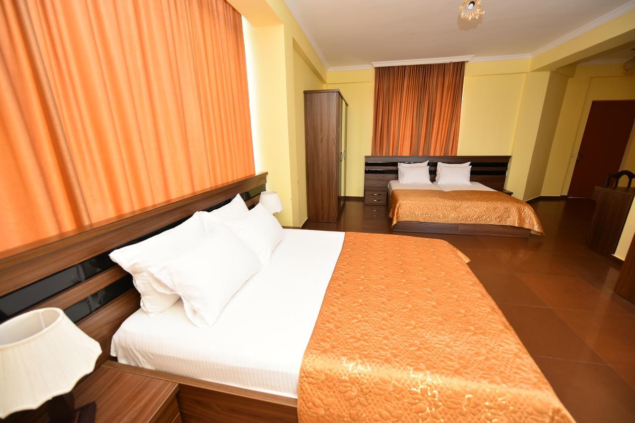 Hotel Lazuri In Кваріаті Екстер'єр фото