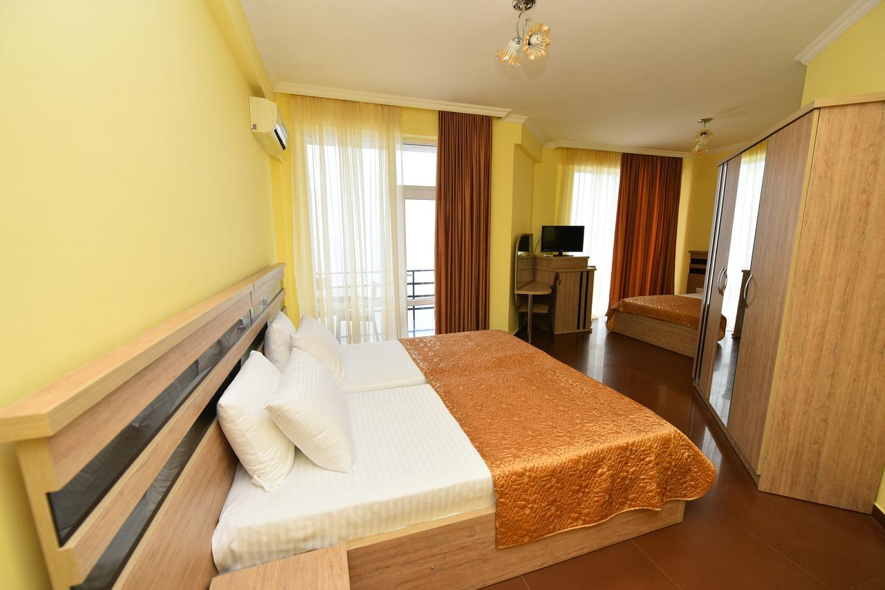 Hotel Lazuri In Кваріаті Екстер'єр фото