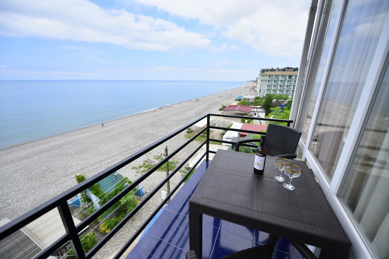 Hotel Lazuri In Кваріаті Екстер'єр фото