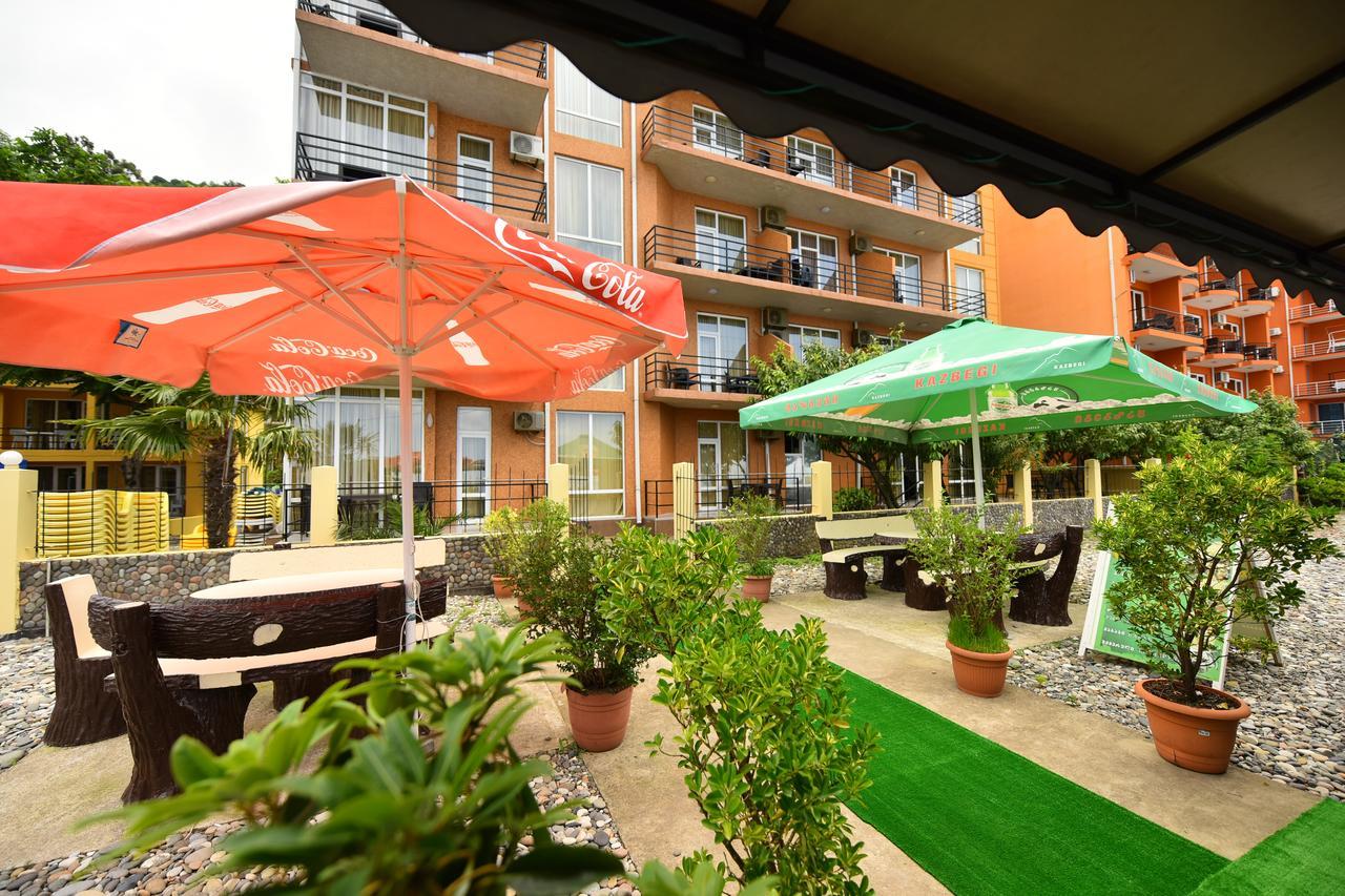 Hotel Lazuri In Кваріаті Екстер'єр фото